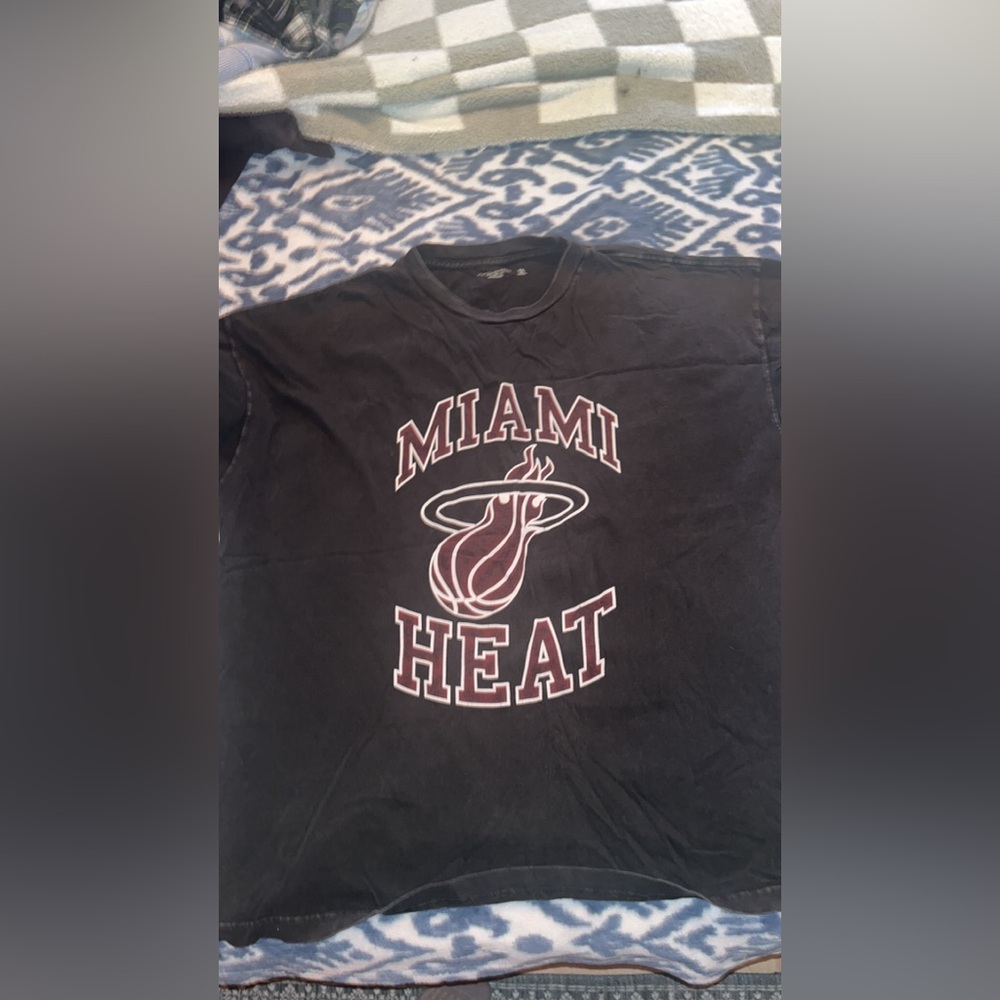 Miami Heat Gray Graphic T-Shirt Abercrombie and Fitch XXL